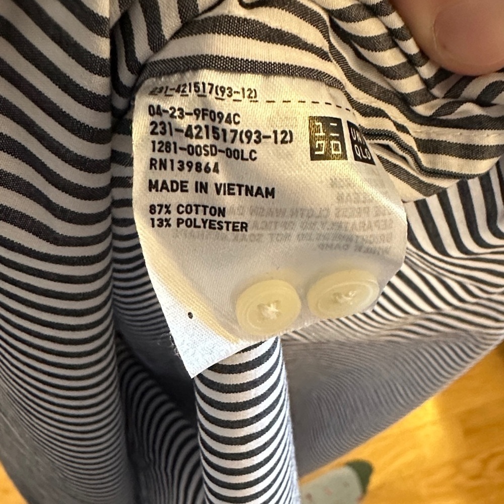 Uniqlo Women's Navy and White Striped Long V-Neck Shirt - Size Small - Picture 4 of 5